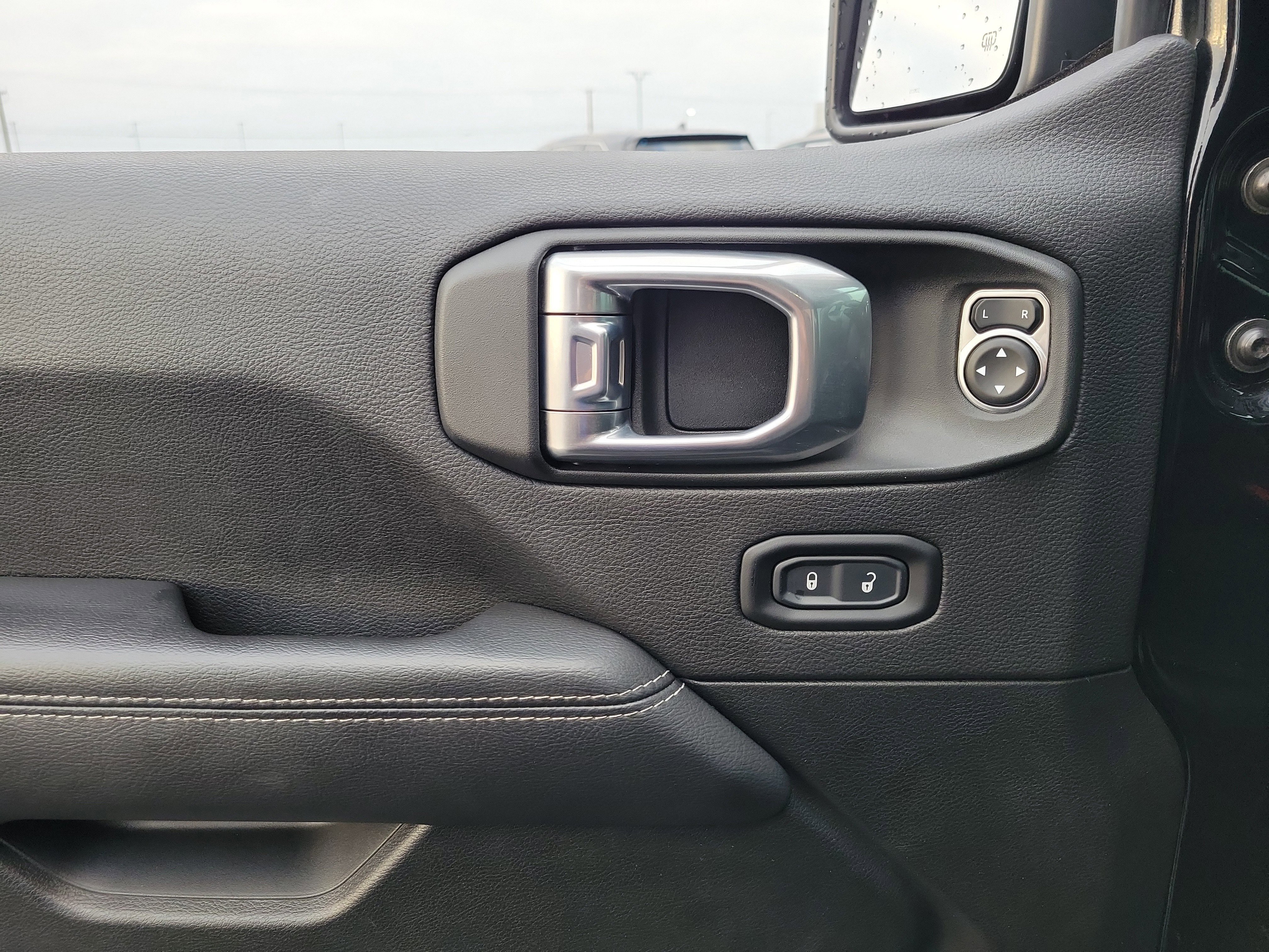 Used 2022 Jeep Wrangler Unlimited Sahara w/ Cold Weather Group image 17