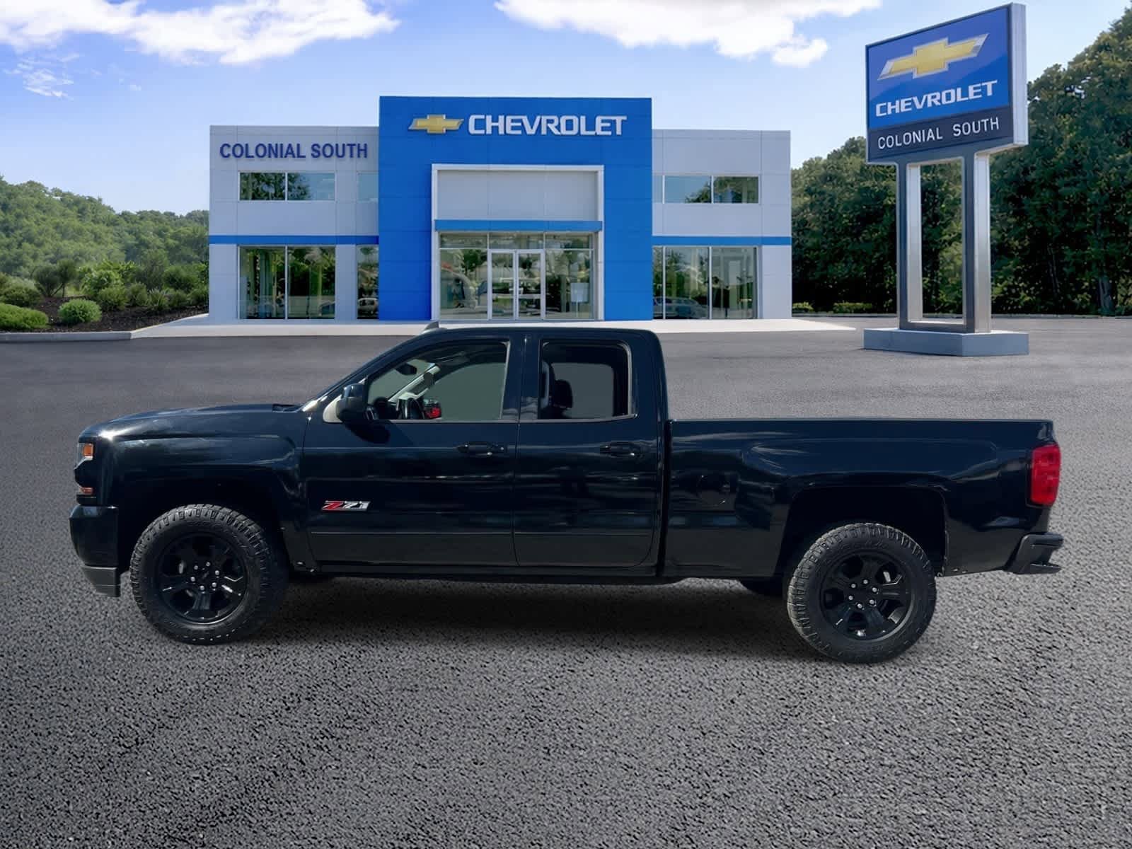 Used 2017 Chevrolet Silverado 1500 LT w/ Midnight Edition AWD/4WD image 3