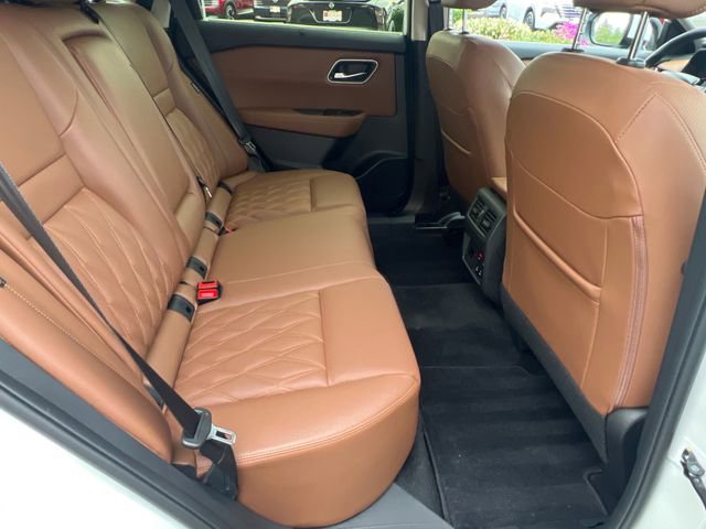 Used 2025 Nissan Rogue Platinum w/ Tech Package image 27