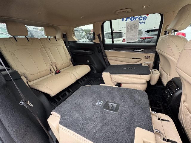 Used 2021 Jeep Grand Cherokee L Limited AWD/4WD image 23