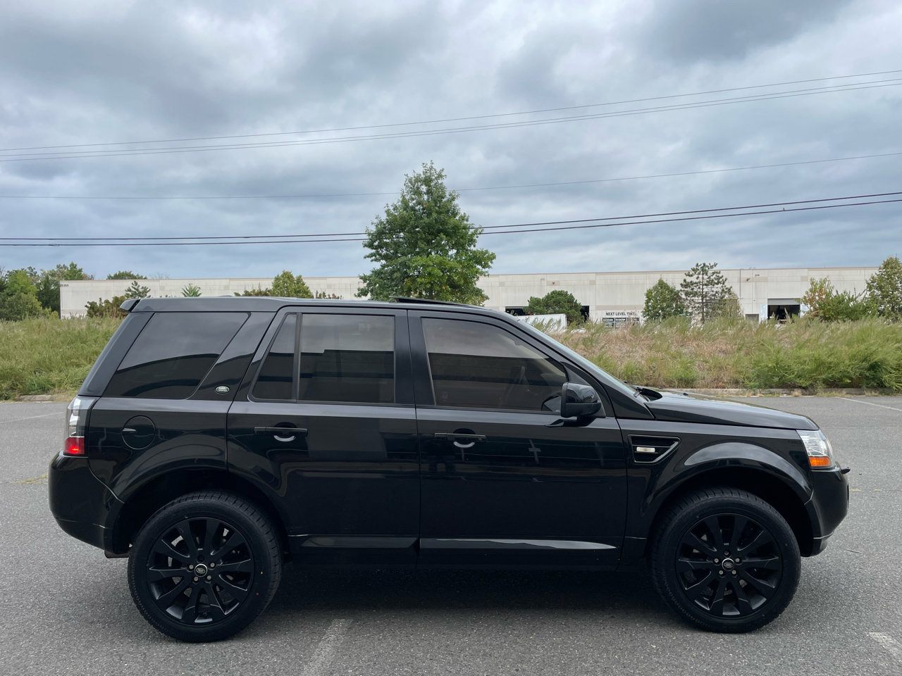 Used 2015 Land Rover LR2 HSE image 6