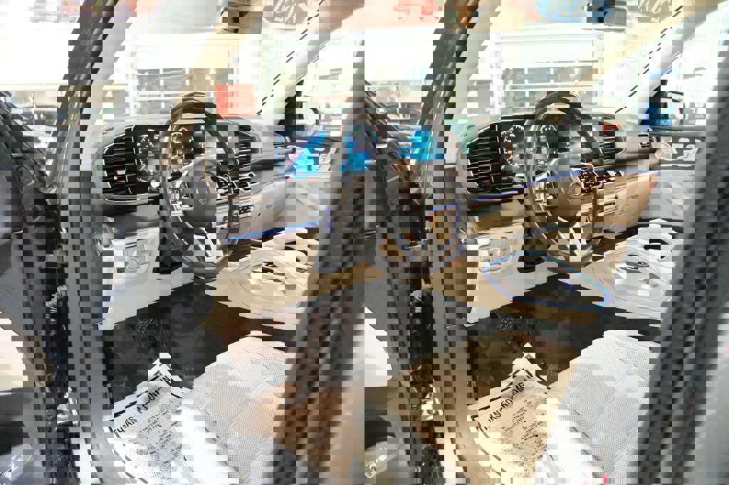 Used 2020 Mercedes-Benz GLS 450 4MATIC image 16