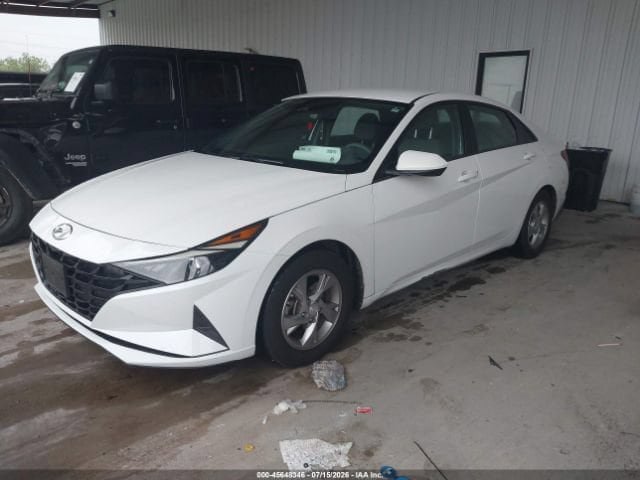 Used 2021 Hyundai Elantra SE FWD image 2