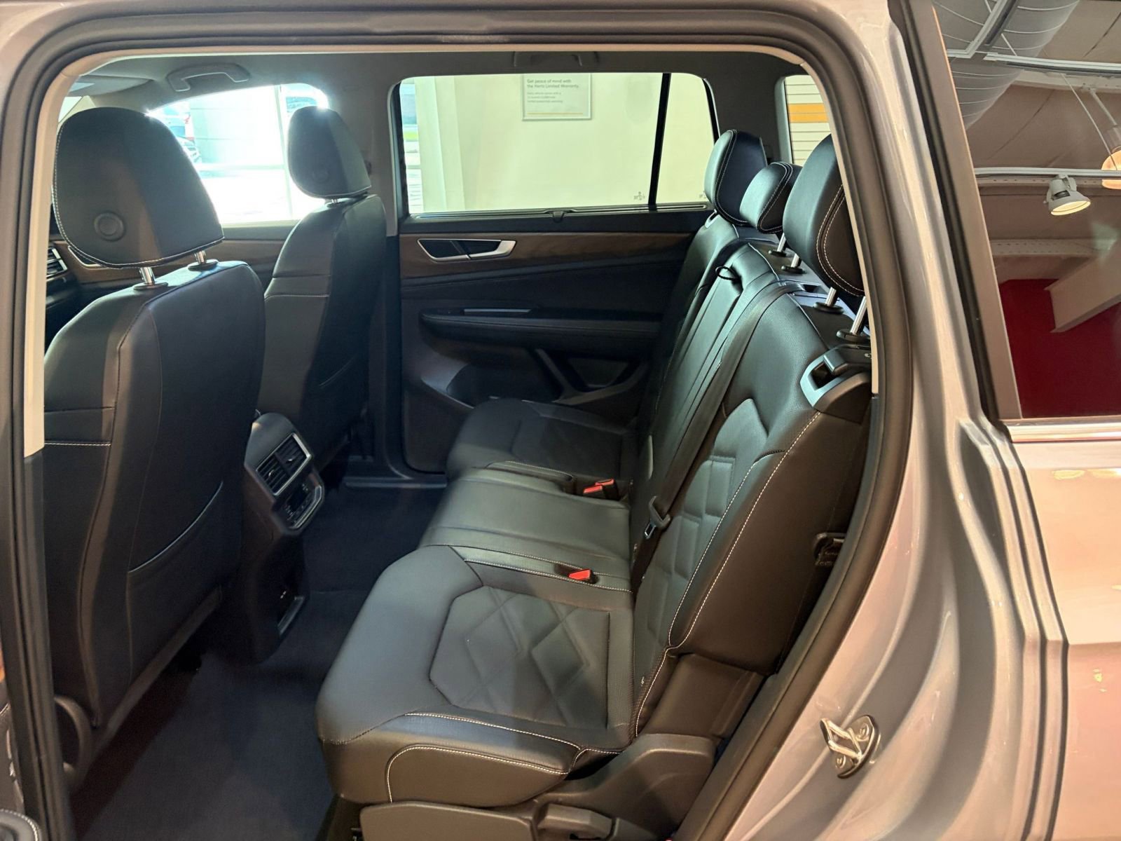 Used 2025 Volkswagen Atlas SE image 25