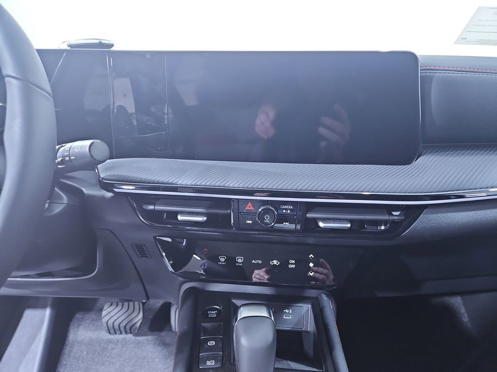 New 2025 Nissan Kicks SR image 18