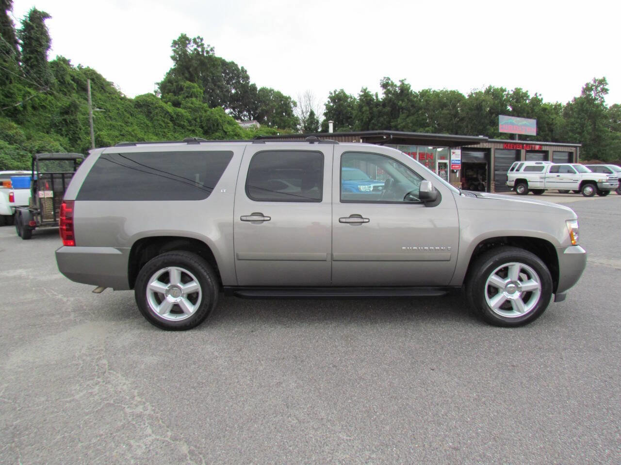 Used 2008 Chevrolet Suburban LT w/ Convenience Package 1 image 8