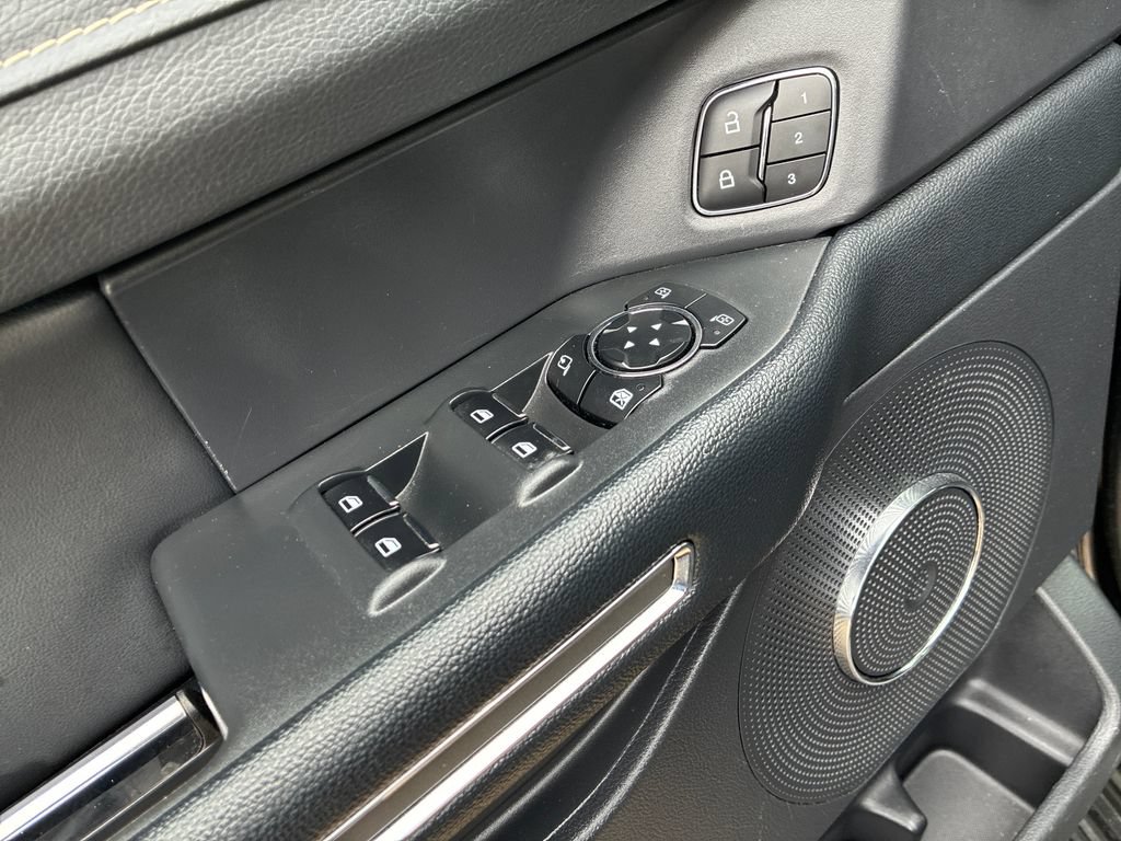 Used 2024 Ford Expedition XLT AWD/4WD image 12
