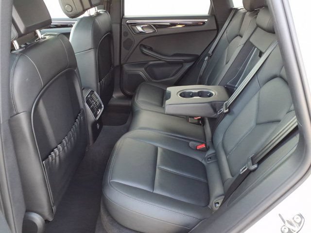 Used 2023 Porsche Macan AWD/4WD image 18