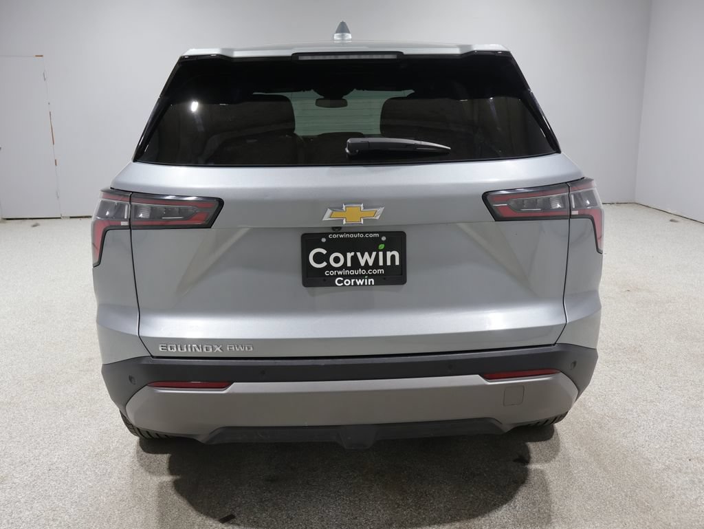 Used 2025 Chevrolet Equinox LT AWD/4WD image 3