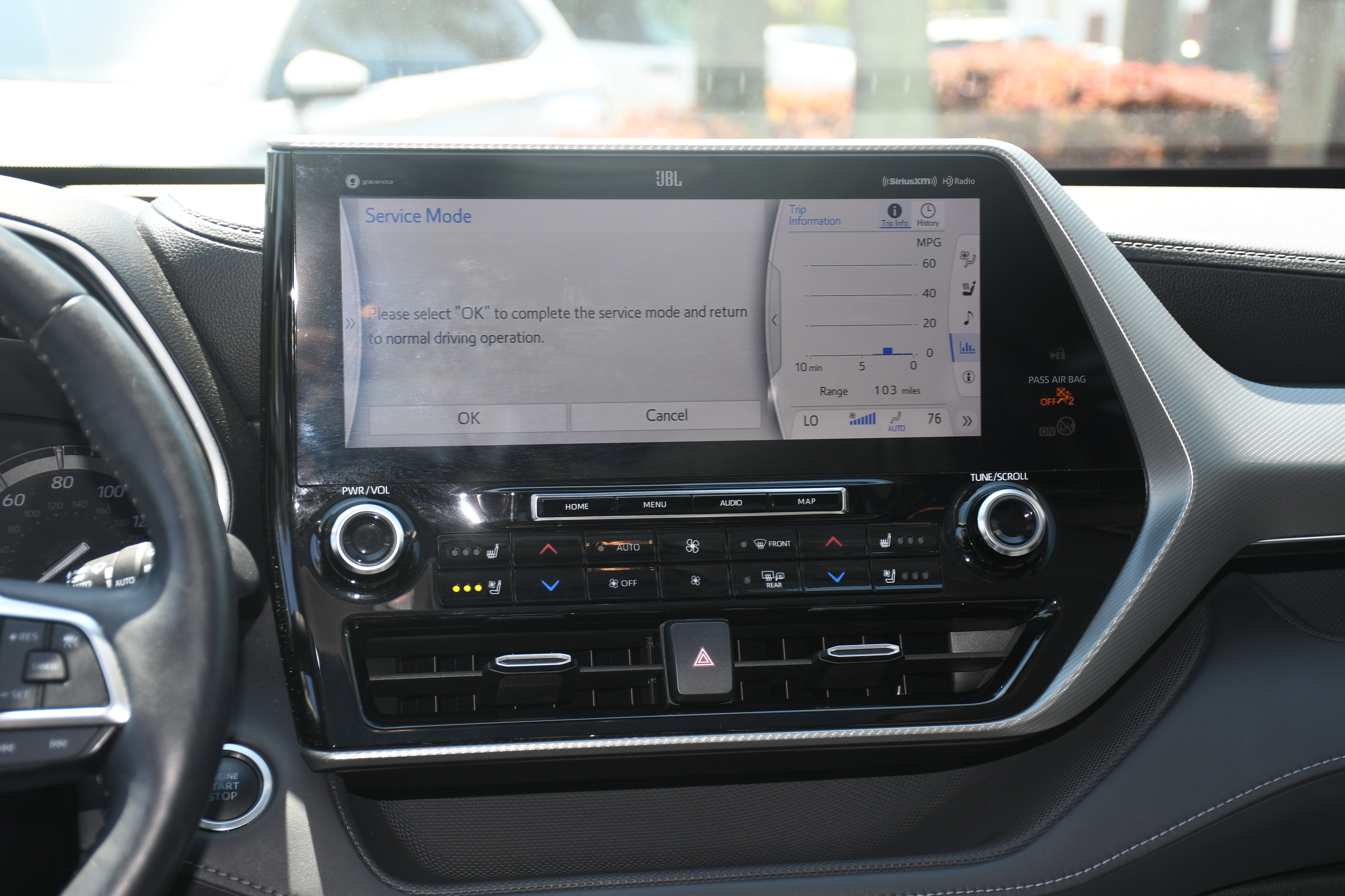 Certified 2020 Toyota Highlander Platinum AWD/4WD image 19