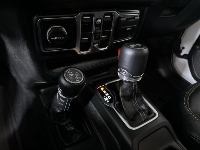 Used 2024 Jeep Wrangler Unlimited Sahara w/ Technology Group AWD/4WD image 16
