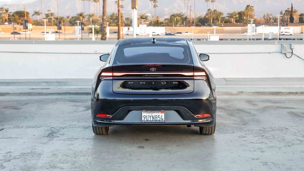 Used 2025 Toyota Prius Plug-In Hybrid image 8