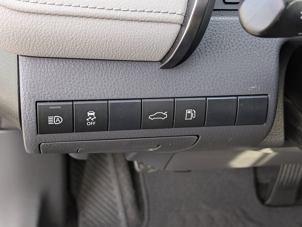 Used 2018 Toyota Camry LE w/ Audio Package FWD image 24