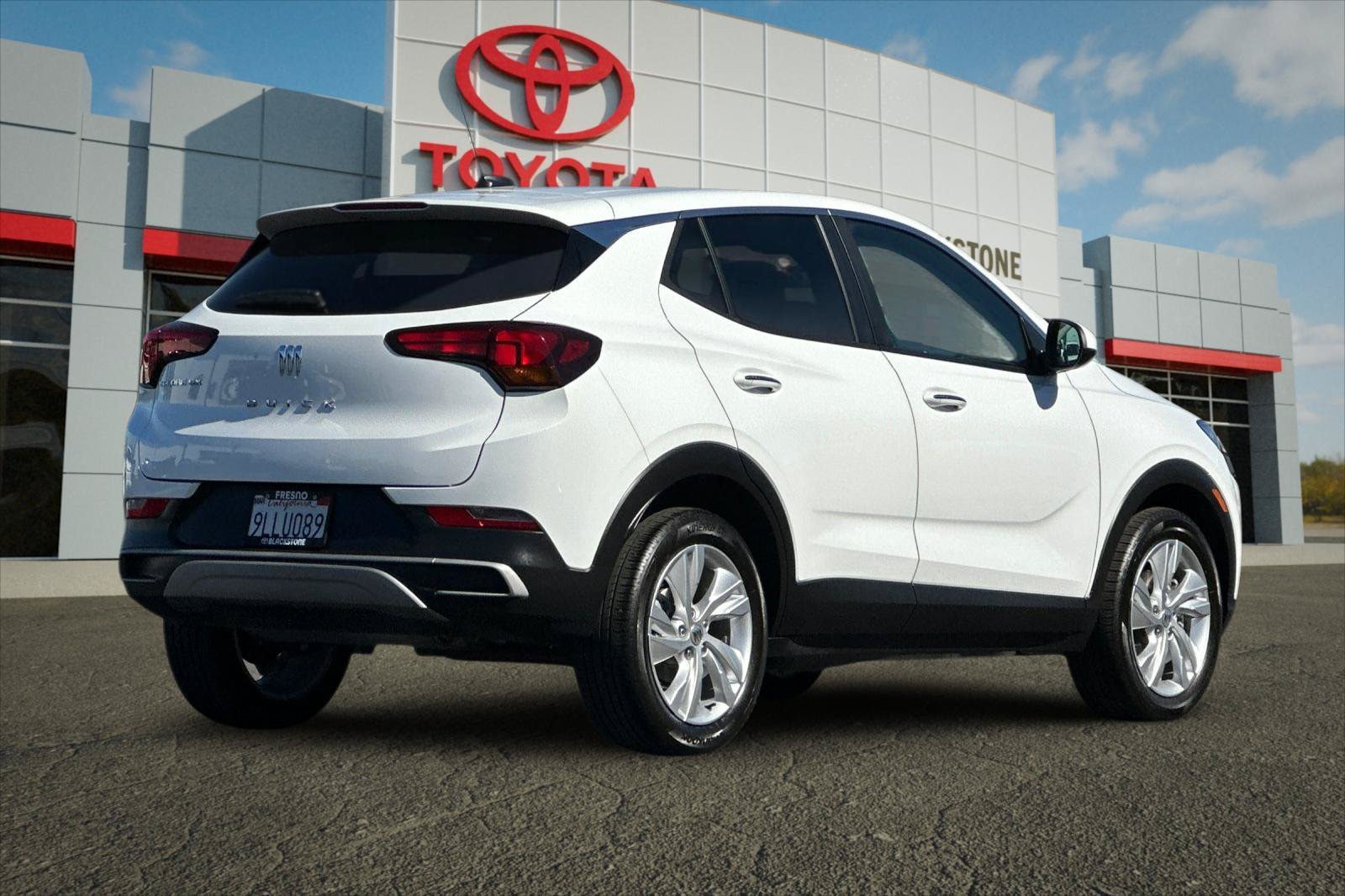 Used 2024 Buick Encore GX Preferred FWD image 3