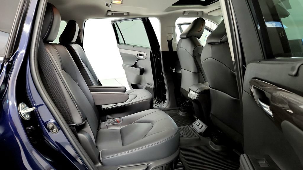 Used 2023 Toyota Highlander Limited AWD/4WD image 18