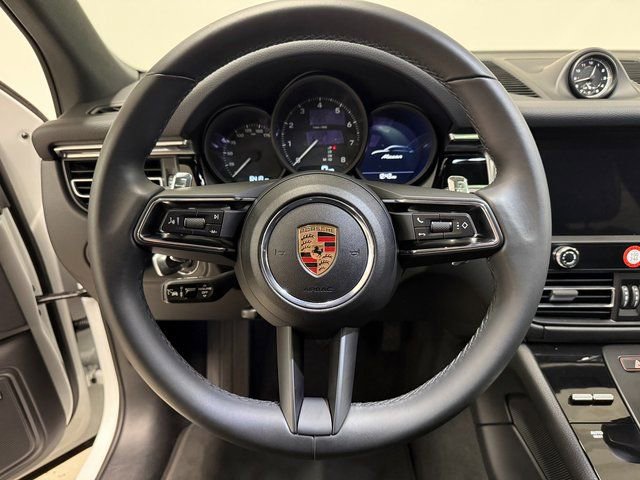 Certified 2025 Porsche Macan AWD/4WD image 16