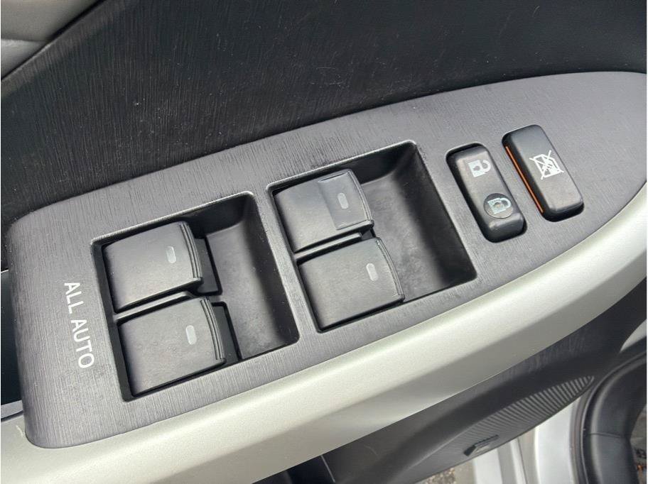 Used 2012 Toyota Prius Four w/ Preferred Accessory Pkg FWD image 10