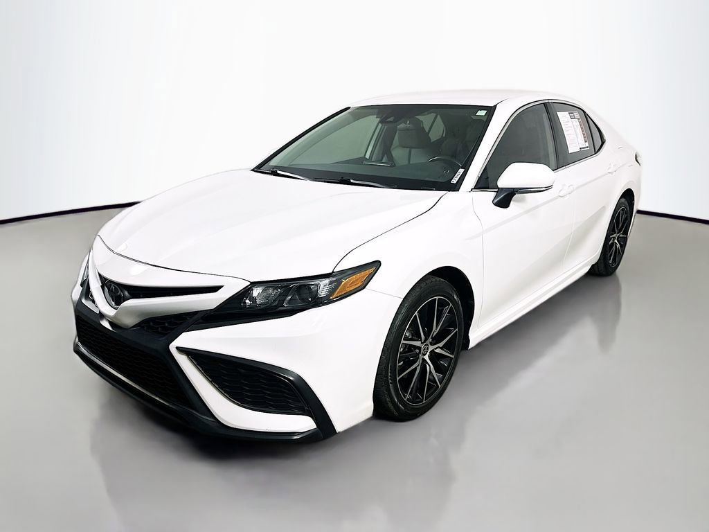 Used 2023 Toyota Camry SE video 3
