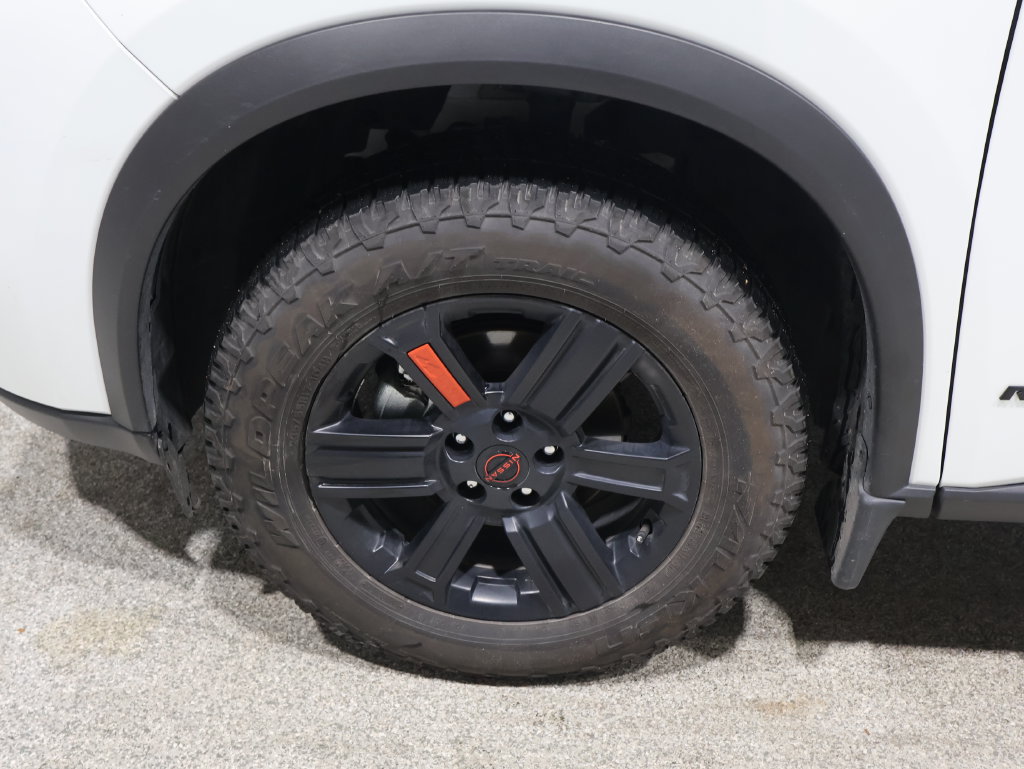 Used 2025 Nissan Rogue SV AWD/4WD image 9