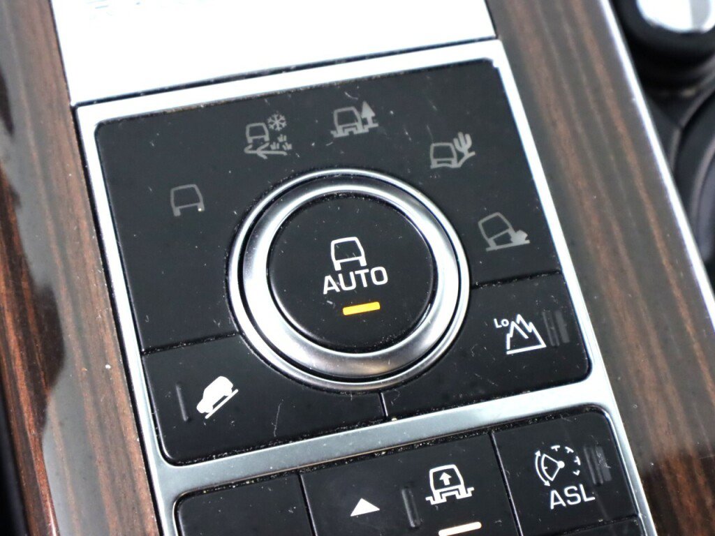 Used 2015 Land Rover Range Rover Supercharged AWD/4WD image 24