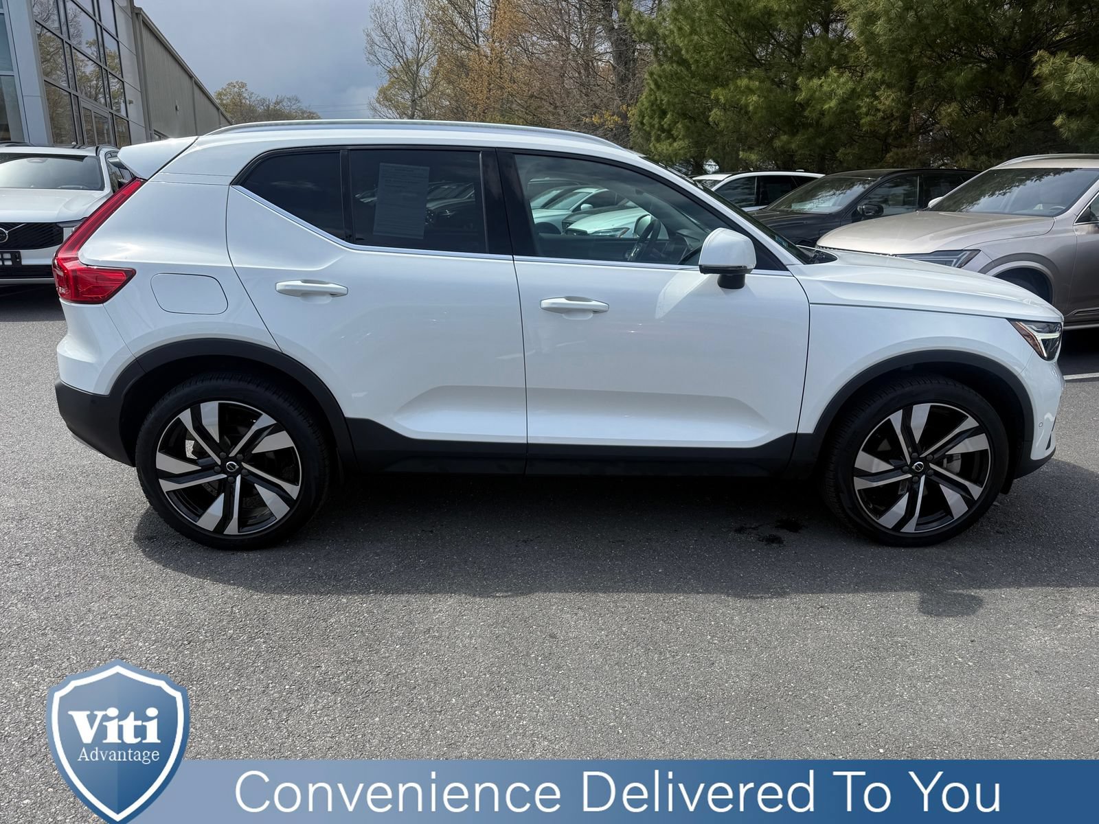 Certified 2024 Volvo XC40 B5 Plus w/ Protection Package Premier AWD/4WD image 9