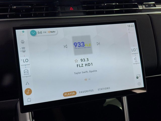 New 2026 Land Rover Range Rover Long Wheelbase SE image 15