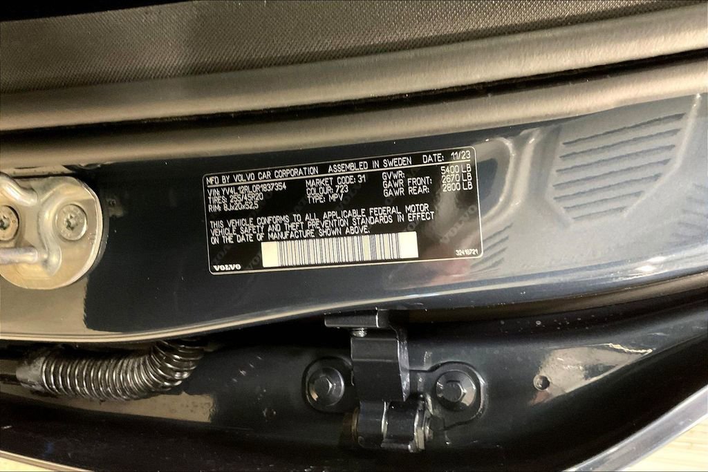 Used 2024 Volvo XC60 B5 Plus w/ Protection Package Premier image 18