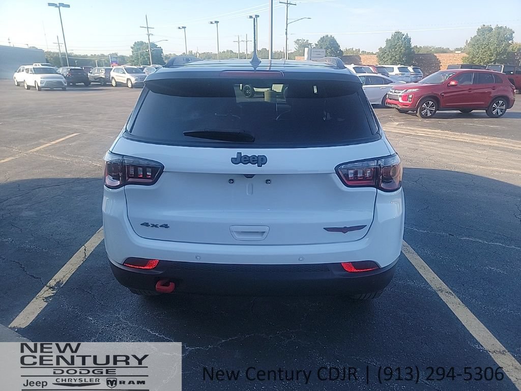Used 2023 Jeep Compass Trailhawk AWD/4WD image 6
