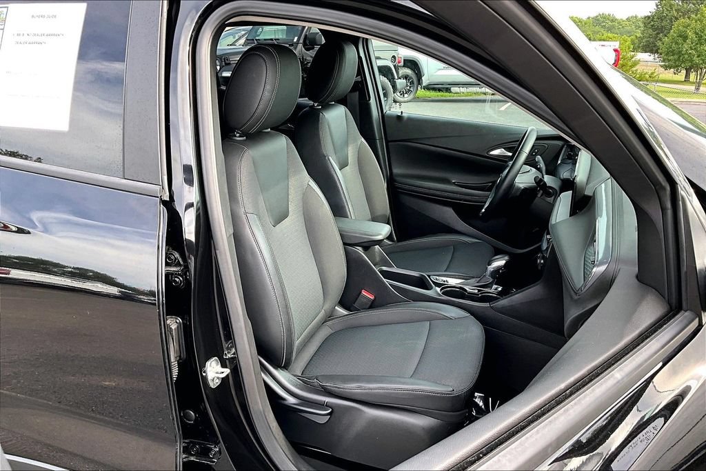 Used 2025 Buick Encore GX Preferred FWD image 30