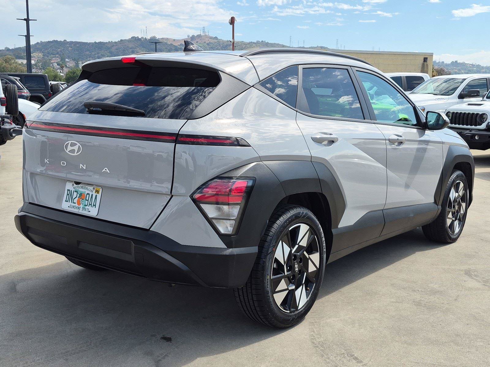 Used 2025 Hyundai Kona SEL FWD image 6