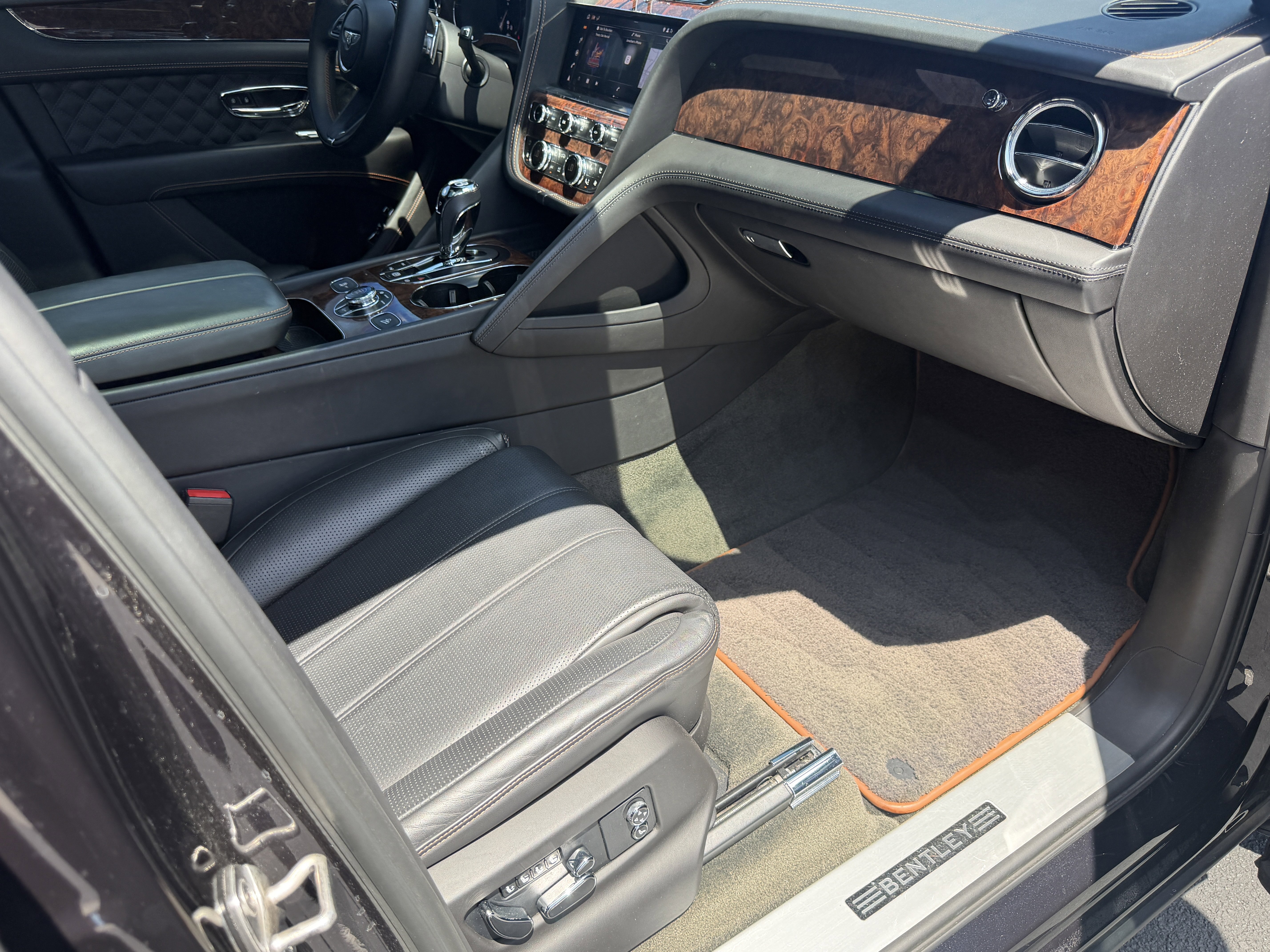 Used 2022 Bentley Bentayga image 20