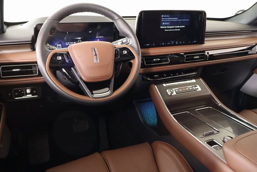New 2026 Lincoln Aviator Reserve w/ Luxury Package image 2