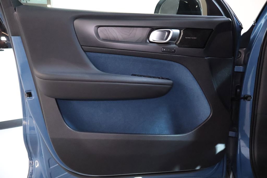 Used 2022 Volvo C40 P8 Recharge Ultimate image 13