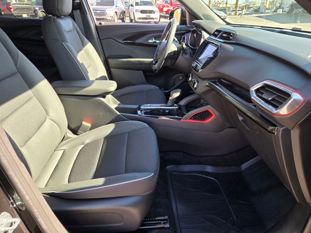 Used 2023 Chevrolet TrailBlazer RS w/ Sun and Liftgate Package image 19