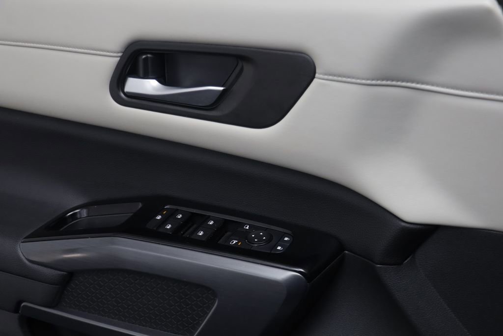 Used 2023 Nissan Pathfinder SL image 7