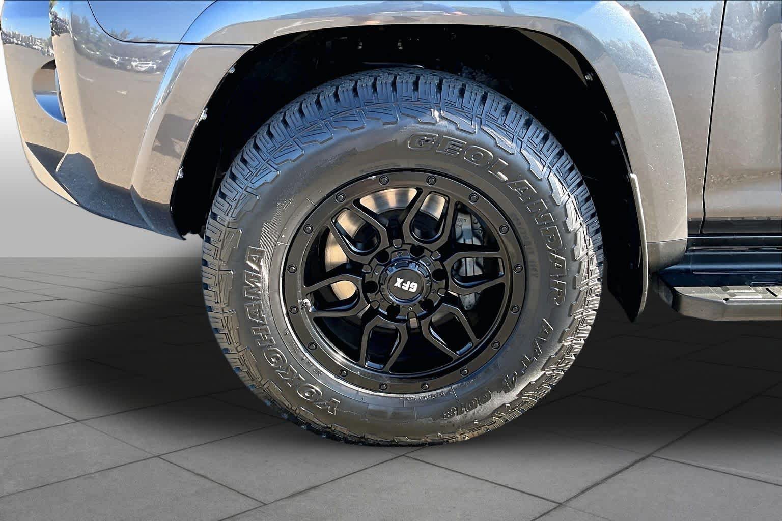 Certified 2018 Toyota 4Runner TRD Off-Road w/ Convenience Package AWD/4WD image 10