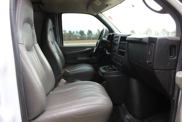 Used 2009 Chevrolet Express 2500 image 21