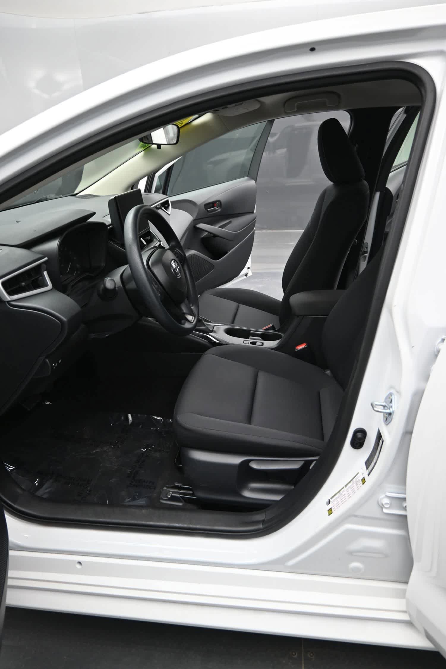 Used 2025 Toyota Corolla LE FWD image 16