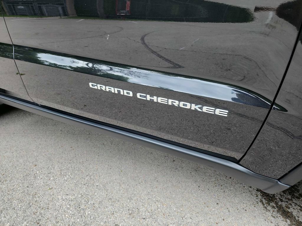 Used 2014 Jeep Grand Cherokee Limited image 10