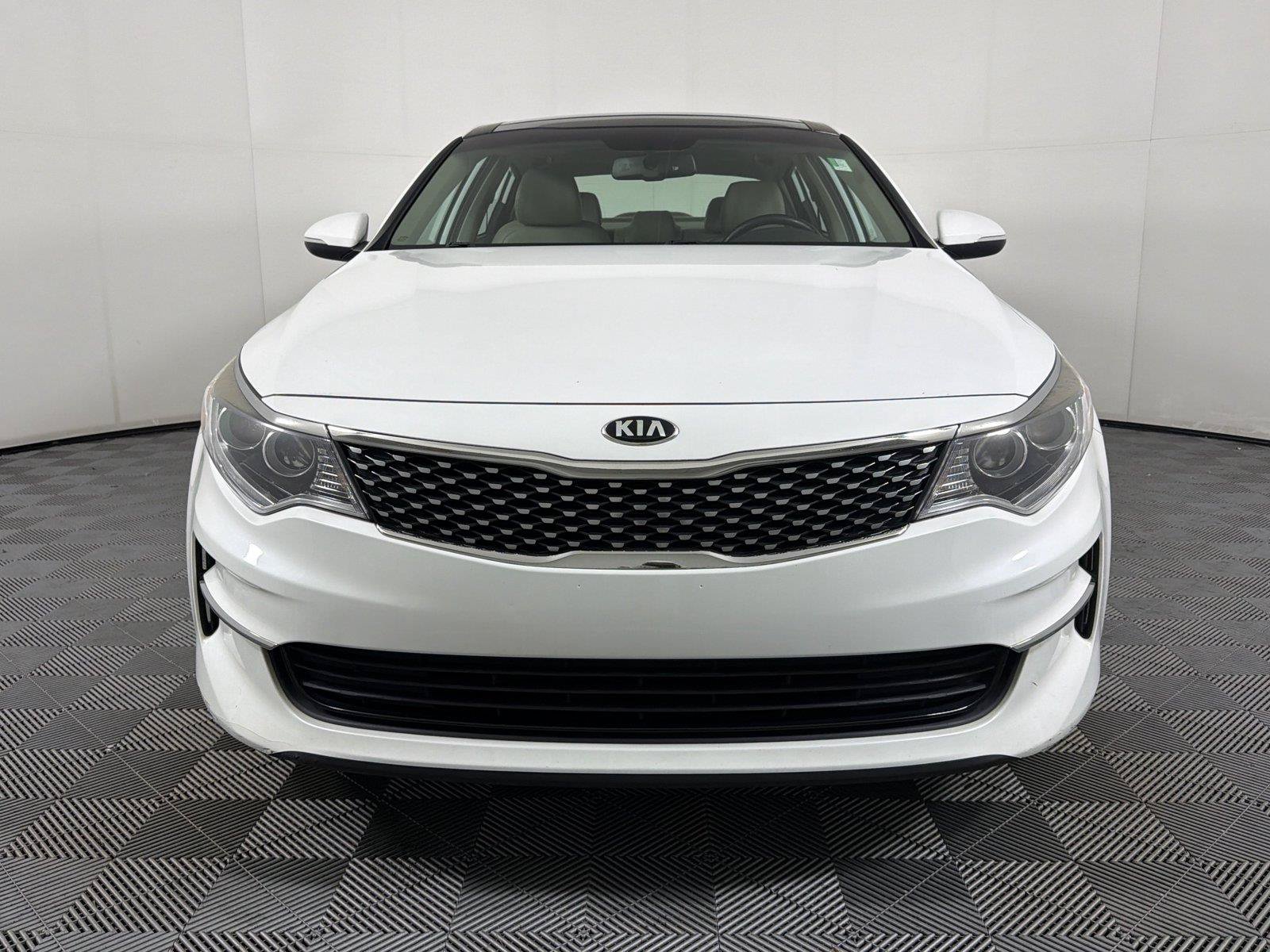 Used 2016 Kia Optima EX w/ Premium Package FWD image 2
