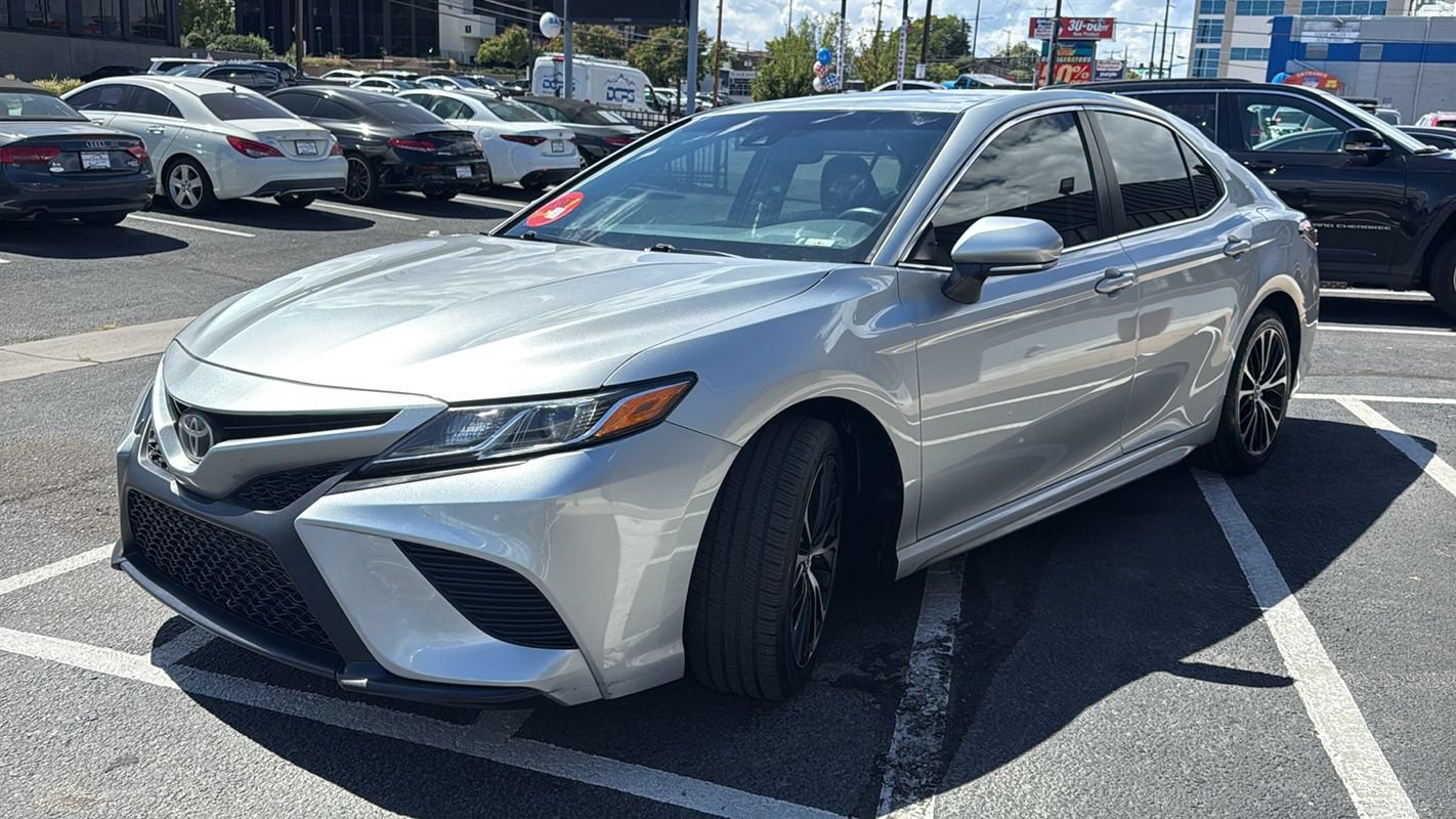 Used 2018 Toyota Camry SE w/ Convenience Package FWD image 7