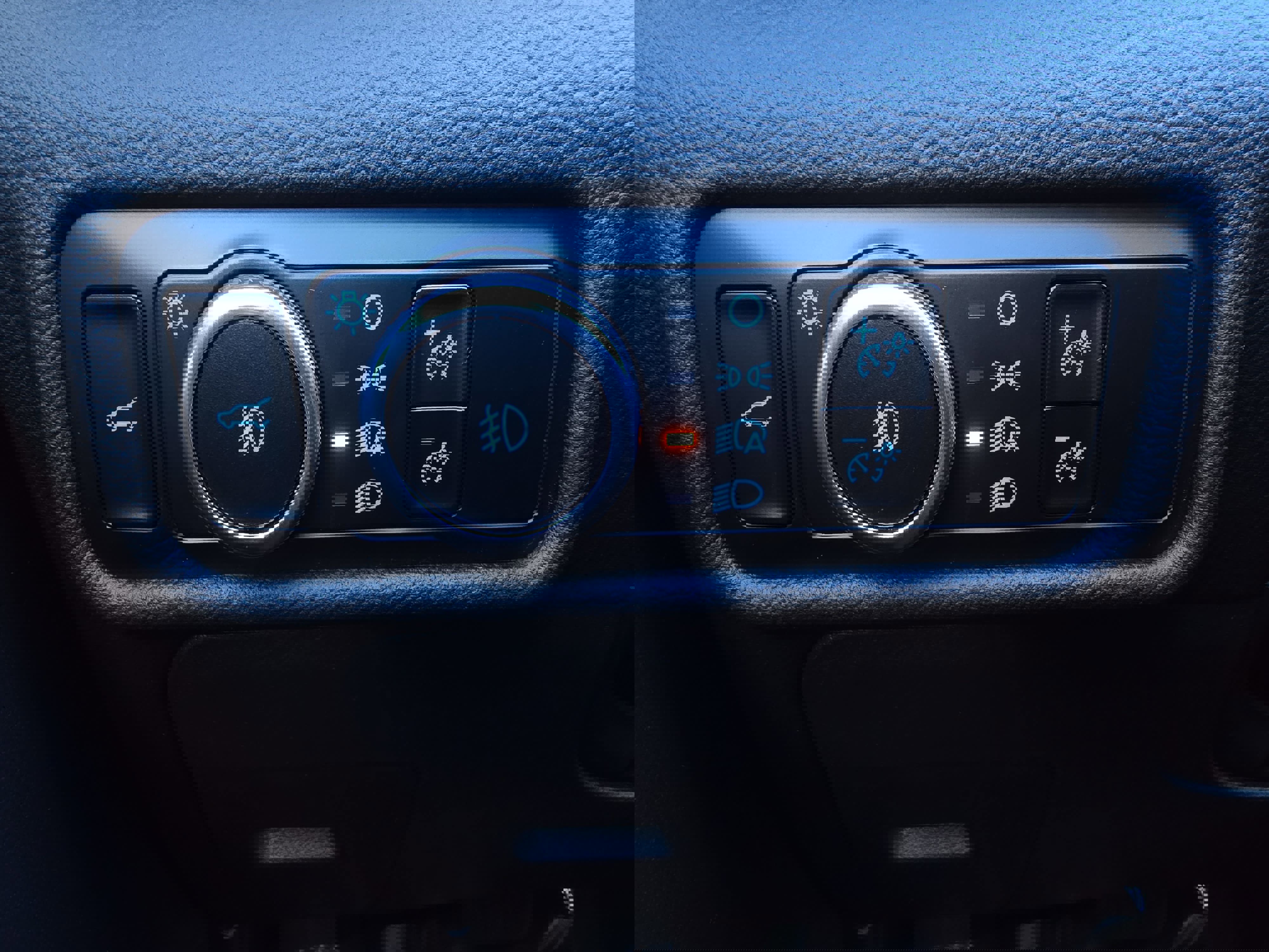 Used 2023 Ford Explorer XLT w/ Equipment Group 202A image 26