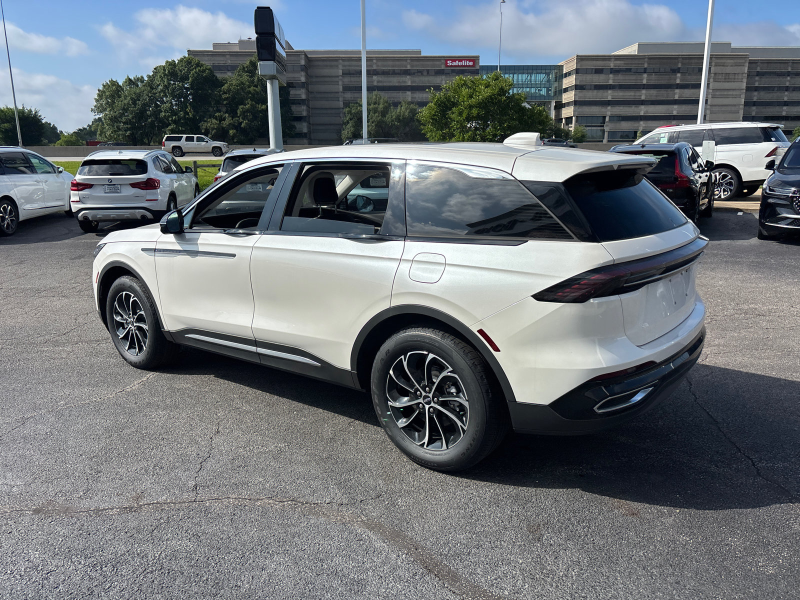 New 2026 Lincoln Nautilus Premier w/ Equipment Group 102A AWD/4WD image 5