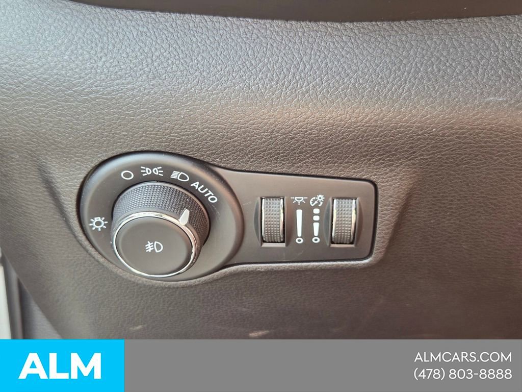 Used 2024 Jeep Compass Latitude image 30