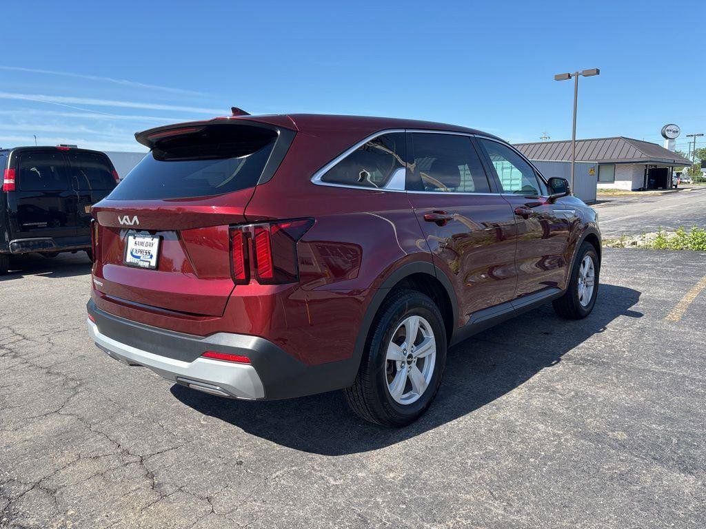 Used 2025 Kia Sorento LX FWD image 7