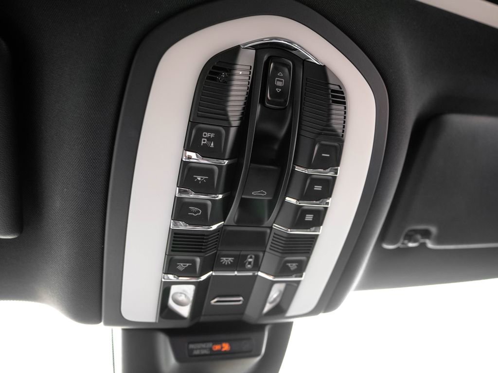 Used 2017 Porsche Macan S AWD/4WD image 32