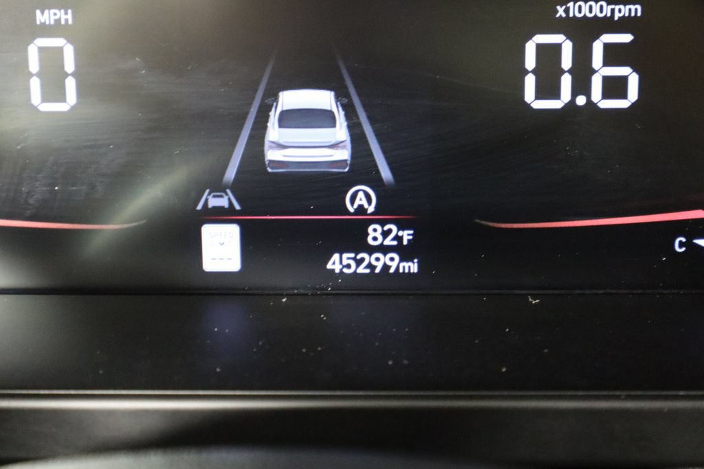 Used 2025 Hyundai Elantra SE FWD image 34