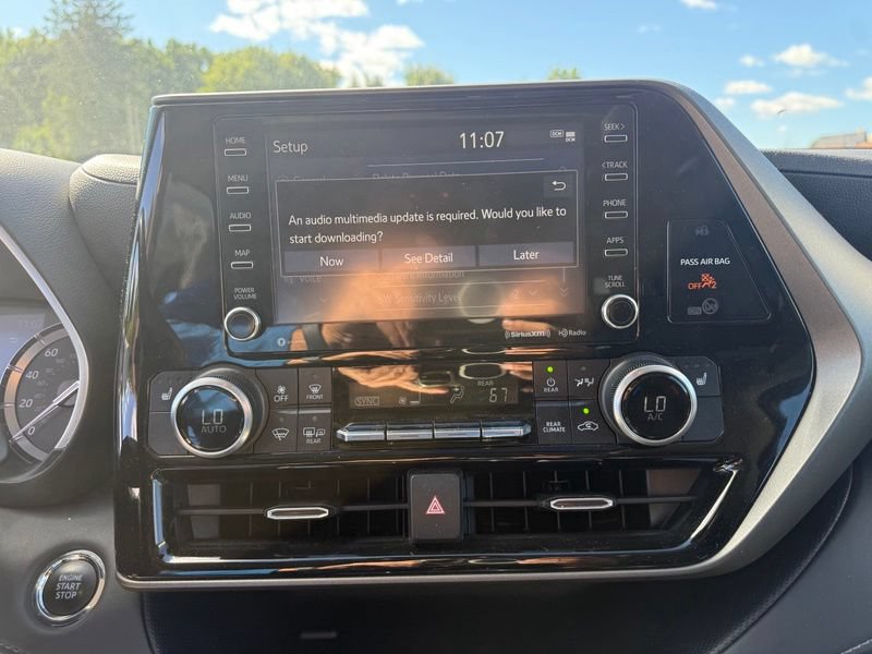 Used 2022 Toyota Highlander XLE AWD/4WD image 10