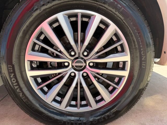 Used 2022 Nissan Armada SL w/ Captain's Chairs Package AWD/4WD image 8