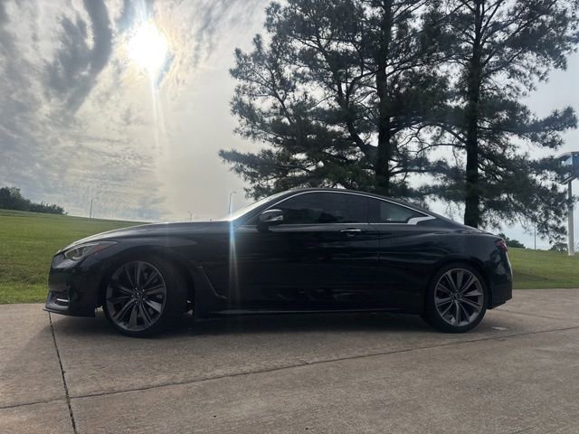 Used 2018 INFINITI Q60 Red Sport 400 w/ Pro Active Package RWD image 7